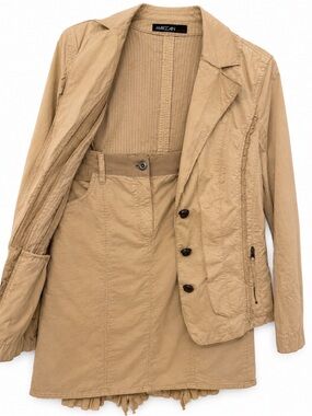 Marc Cain two-piece skirt suit in a soft neutral sand/taupe tone 🤎